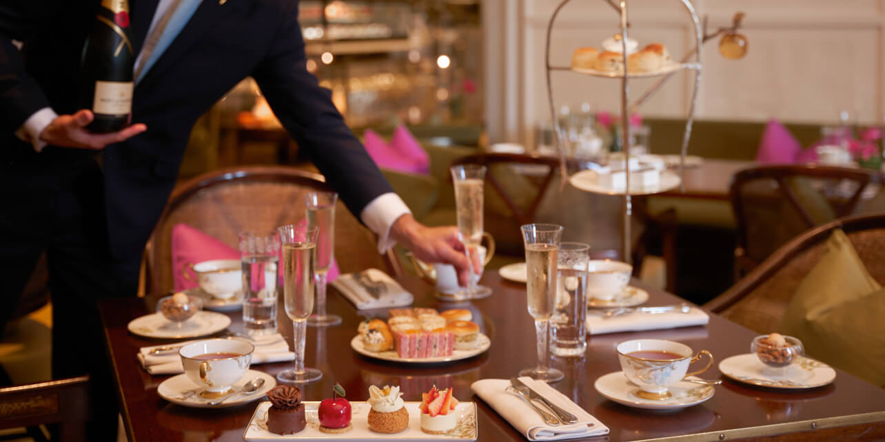 Afternoon Tea in The Rosebery Lounge at the Mandarin Oriental